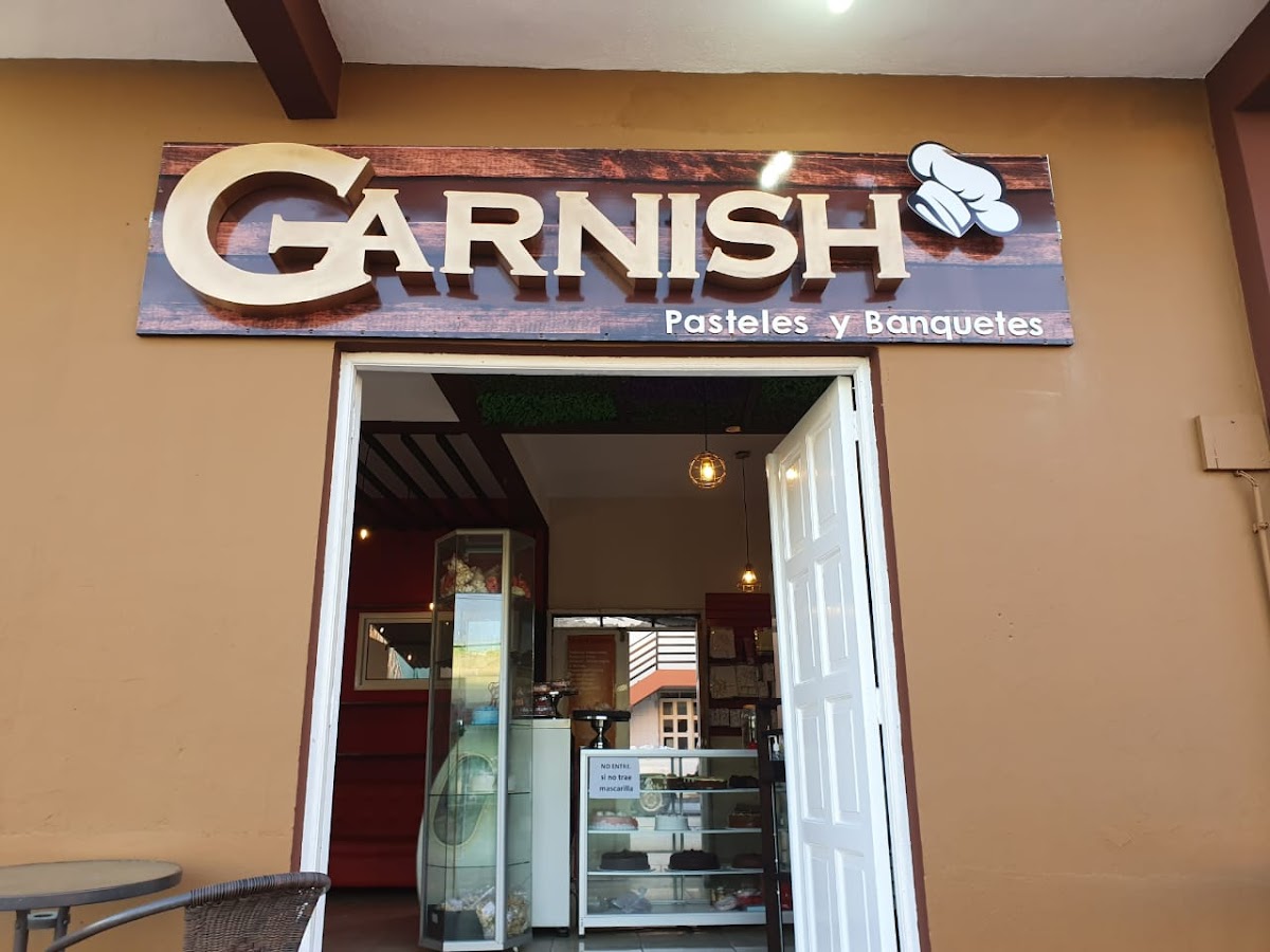 Pasteles & Banquetes Garnish