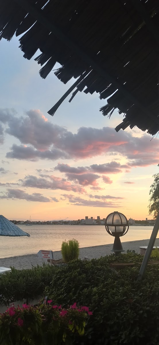 Dandik Cafe Beach - 8