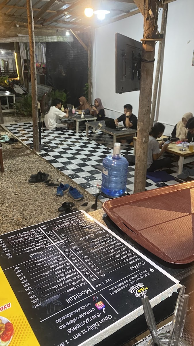 Om Bule Cafe & Resto - 8