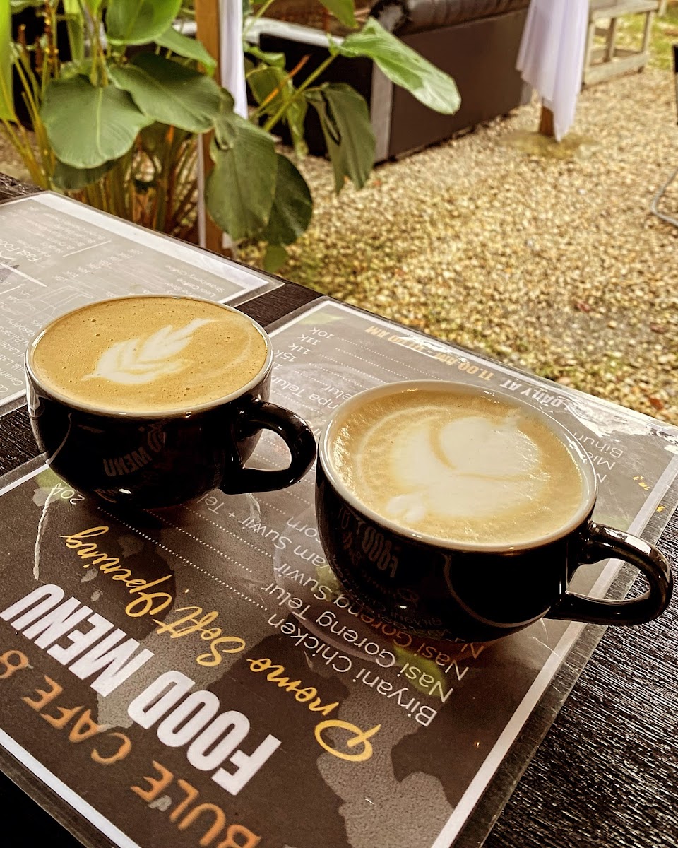 Om Bule Cafe & Resto - 10