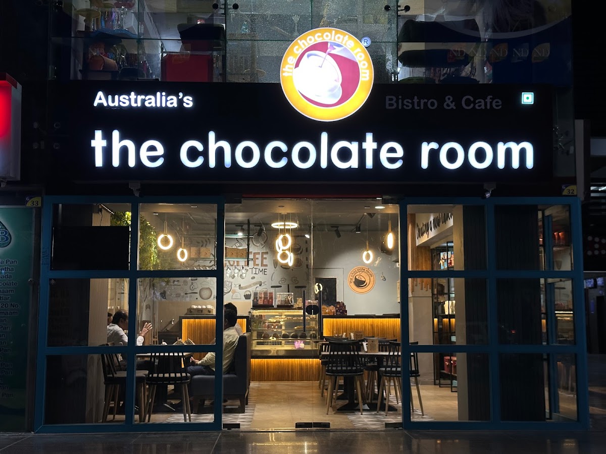 The Chocolate Room VIP road (cafe and cake shop)