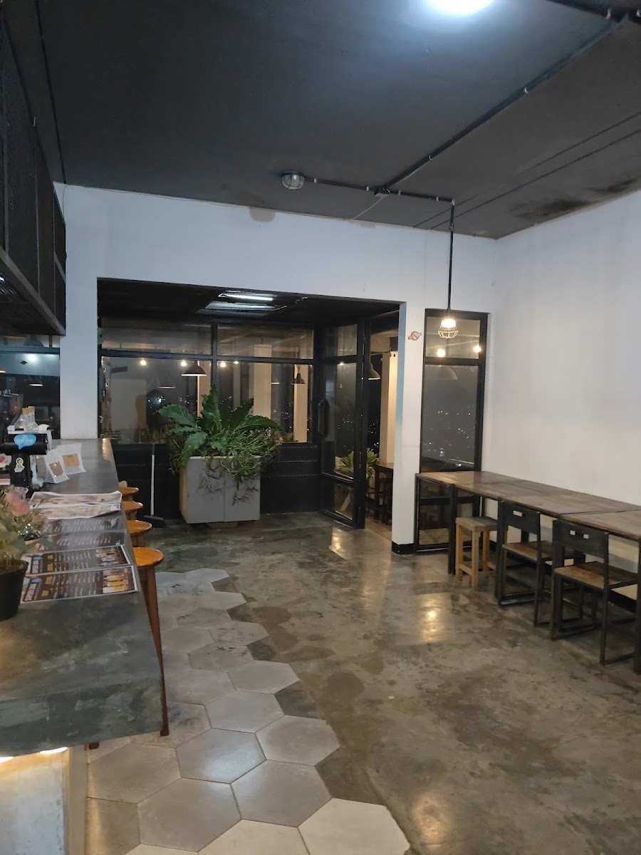 Nine Plus - Cafe & Lounge