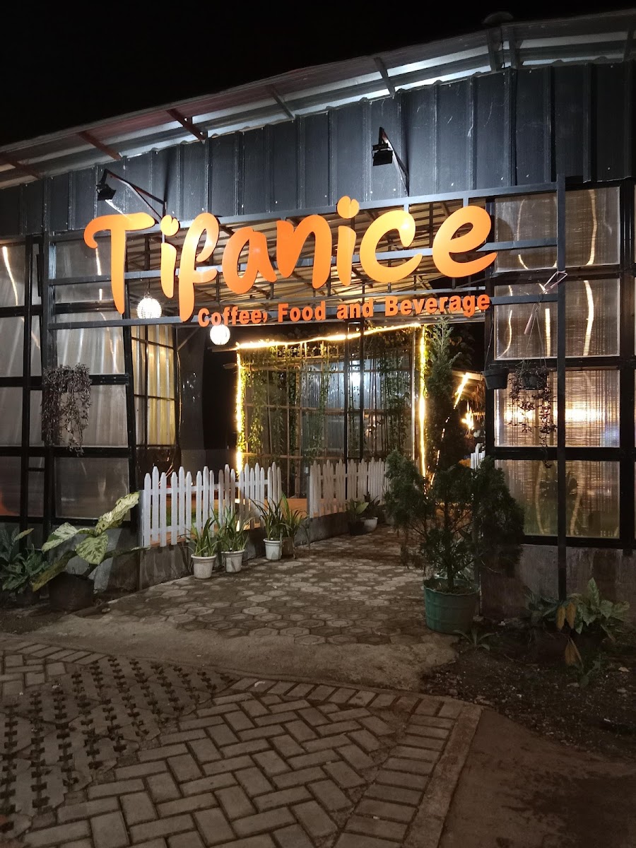 Tifanice cafe & wisata