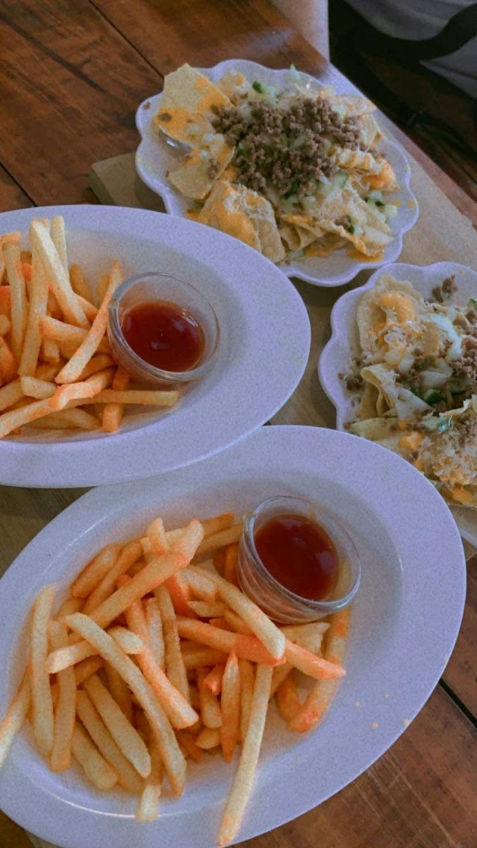 Fusion Beach Restaurant & Shisha Bar Calaparan - 5