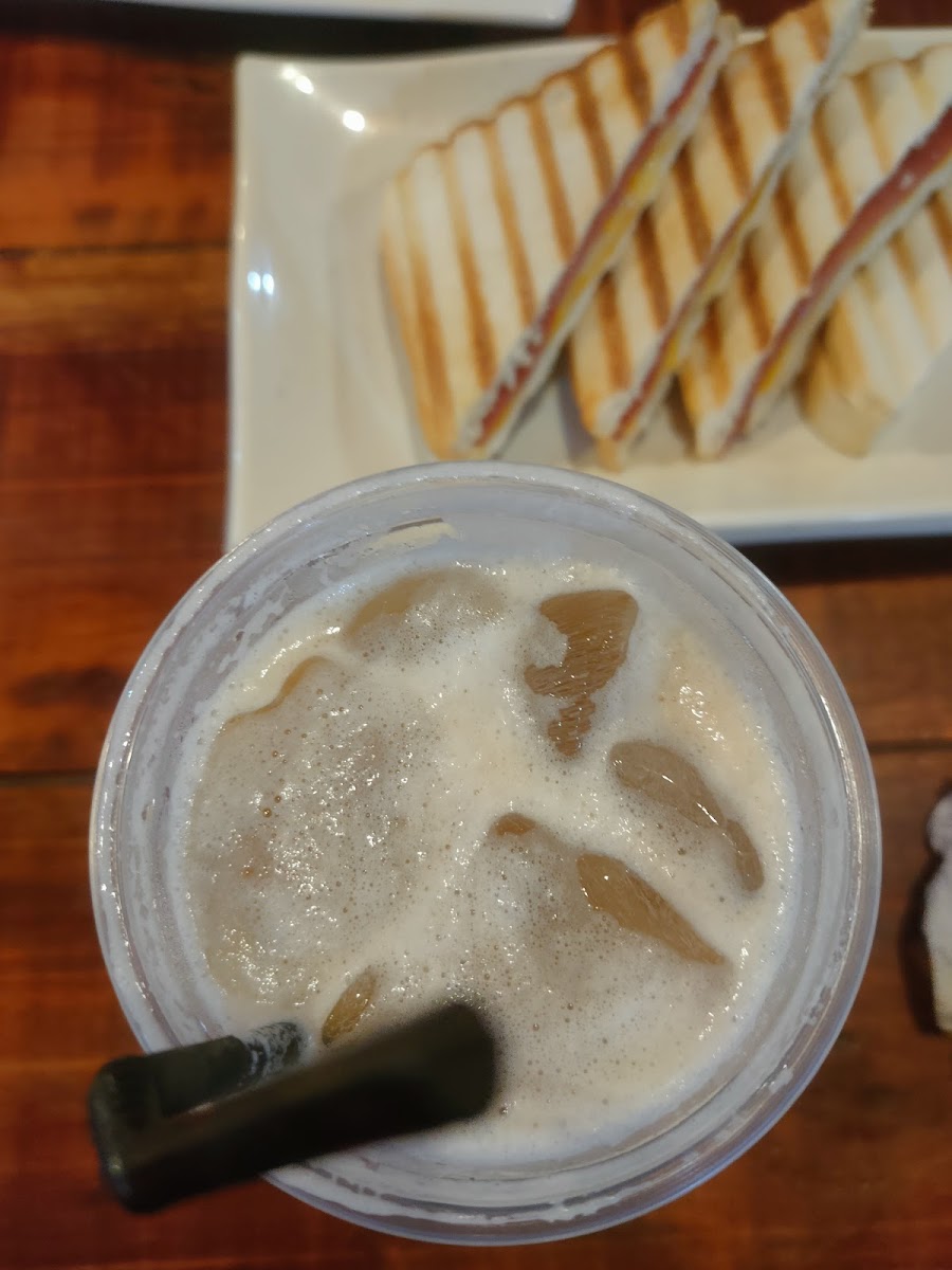 Fusion Beach Restaurant & Shisha Bar Calaparan - 6