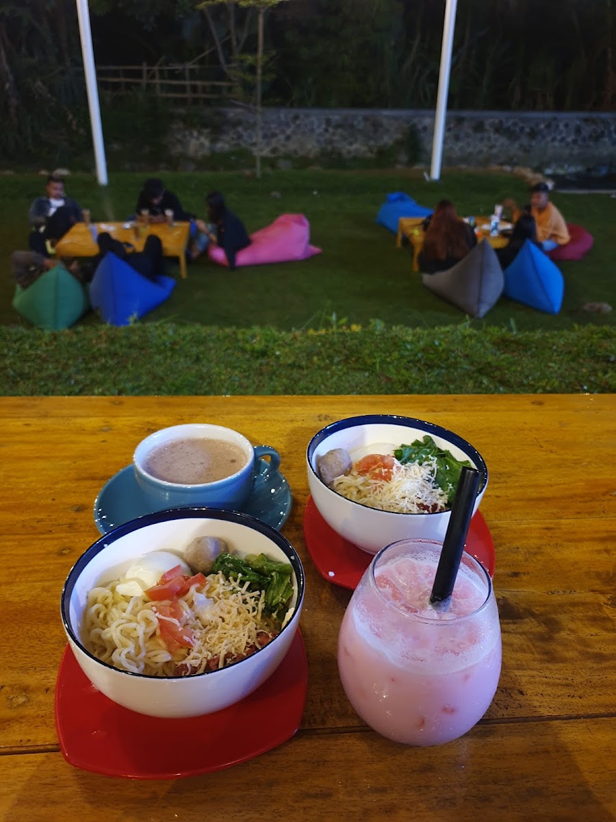 Omoji Cafe and Resto - 7