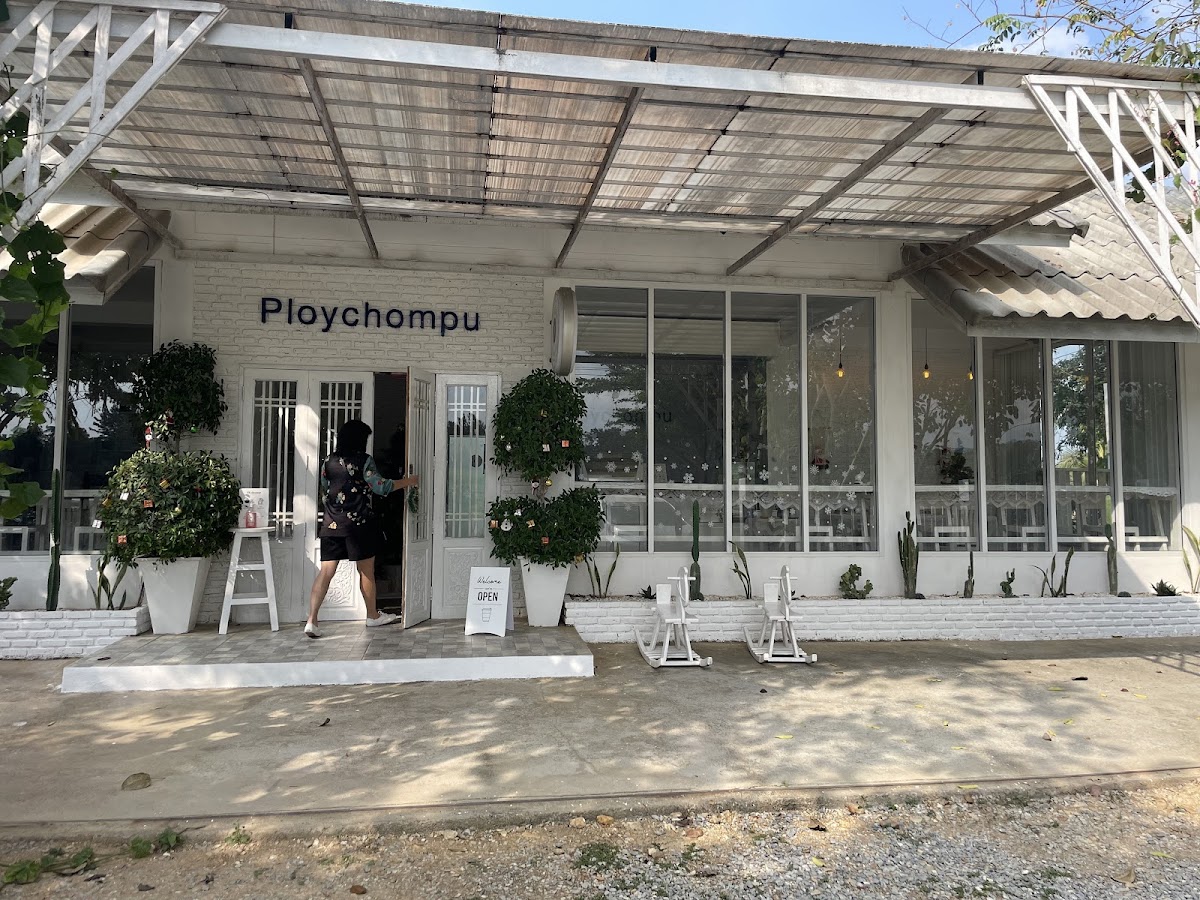Ploychompu Café