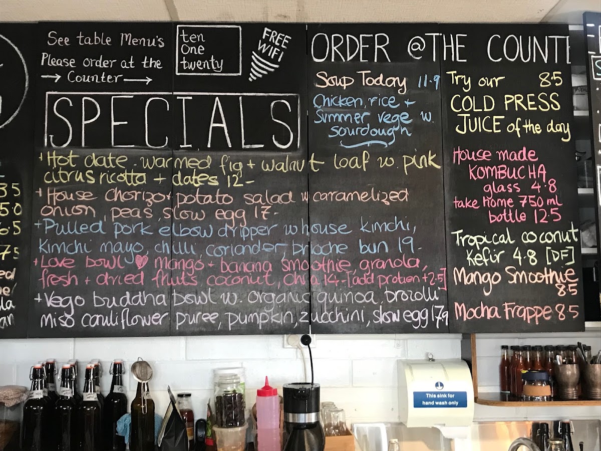 Ten One Twenty Cafe - 4