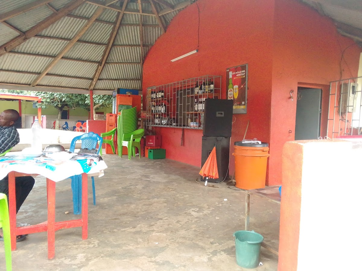 Café De La Cité Yop Red Roofs