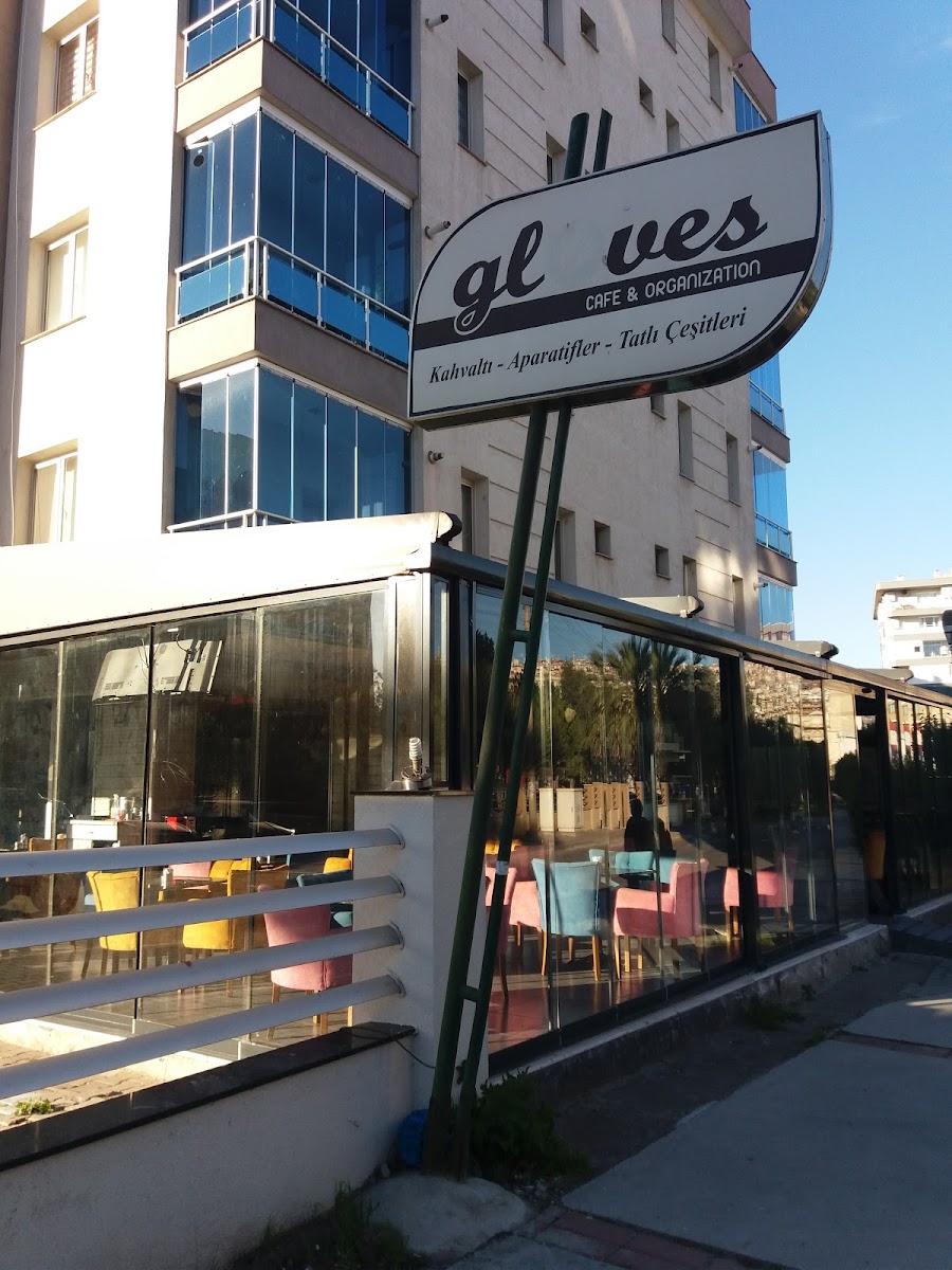 Gloves Cafe & Organization