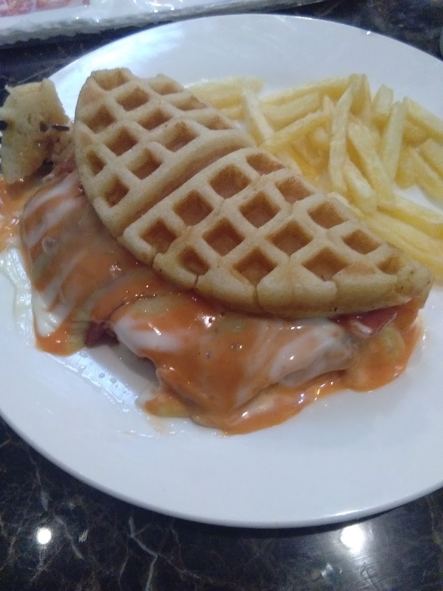 Frazzled Cafe & Restaurant - 5