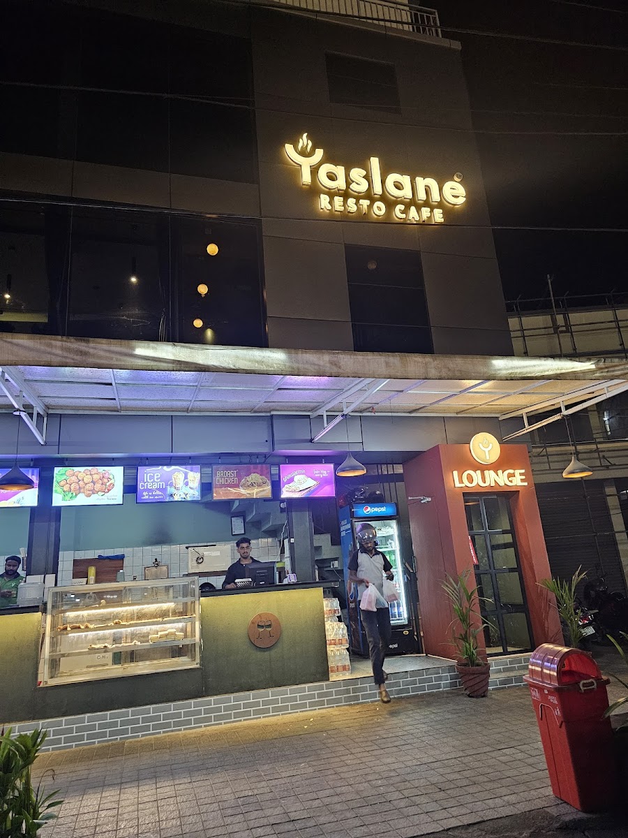 Yaslane Cafe