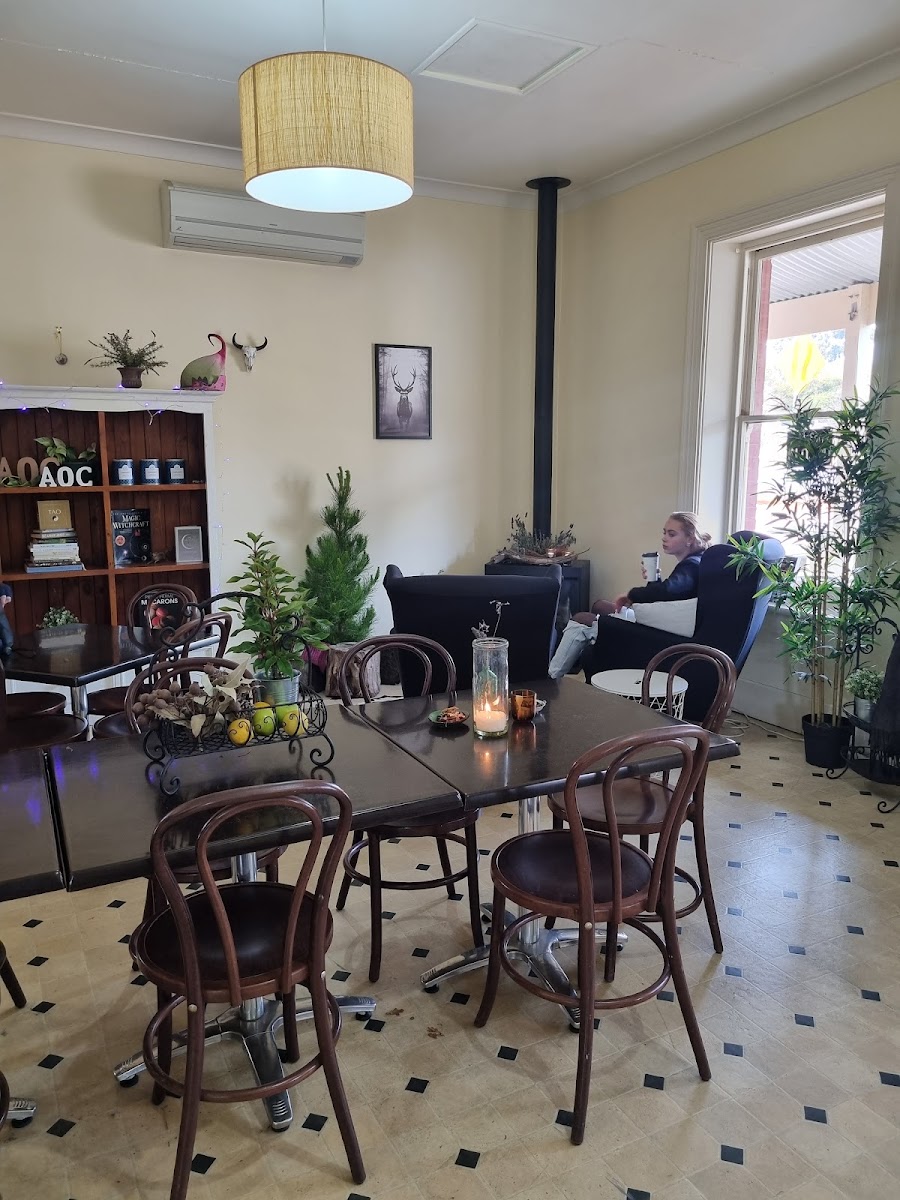 Artisan Oak Cafe - 3