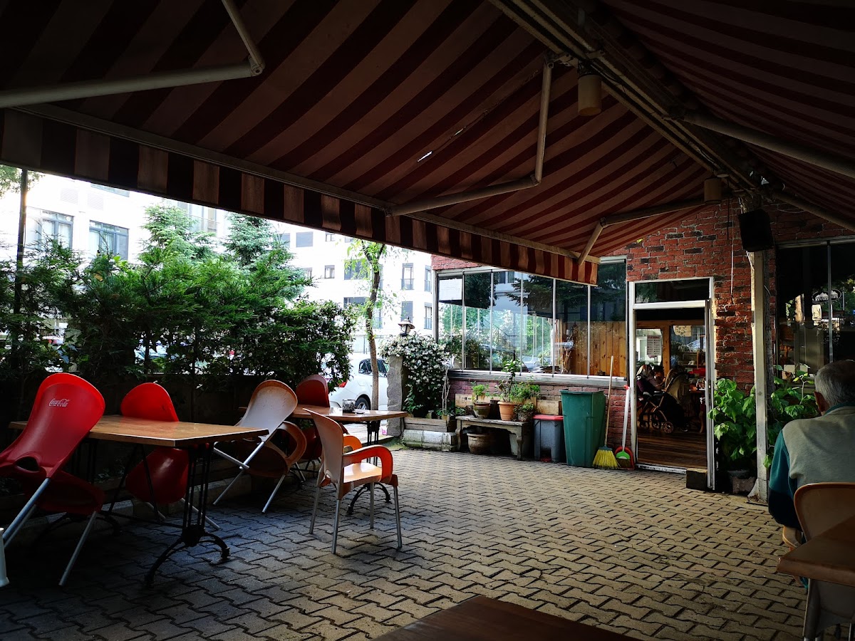 Green Garden Cafe and Restaurant