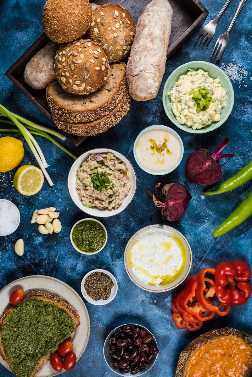 Ilan's cafe || קפה אילנס - קרית עתידים - 8