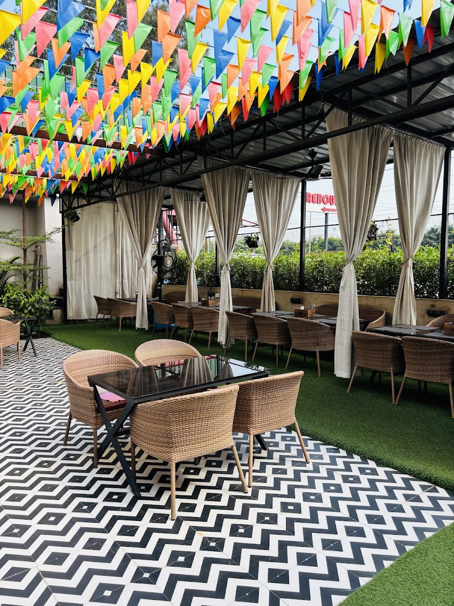 LMNOP cafe & grill - rebounce