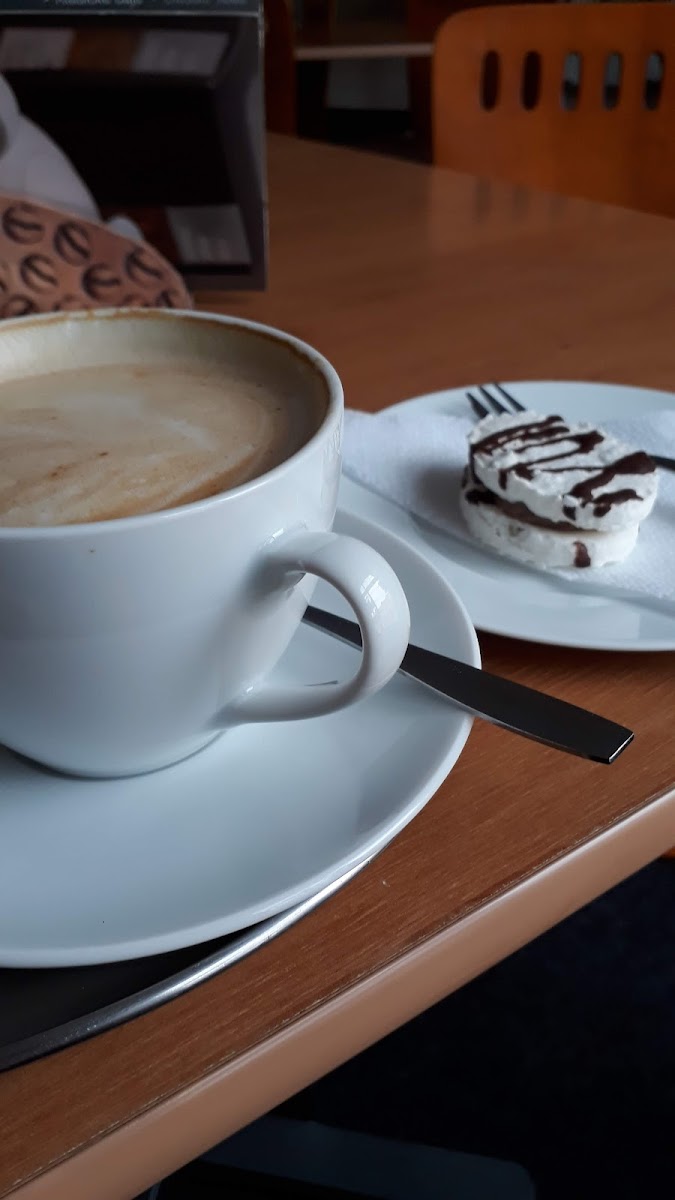 Cafes and coffee roaster The Square - Karel Hrunek - 5