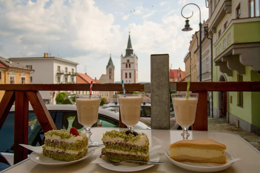 Cafes and coffee roaster The Square - Karel Hrunek - 7