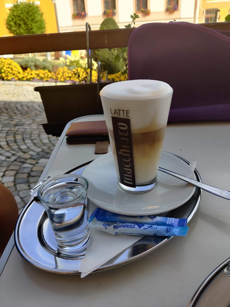 Cafes and coffee roaster The Square - Karel Hrunek - 9