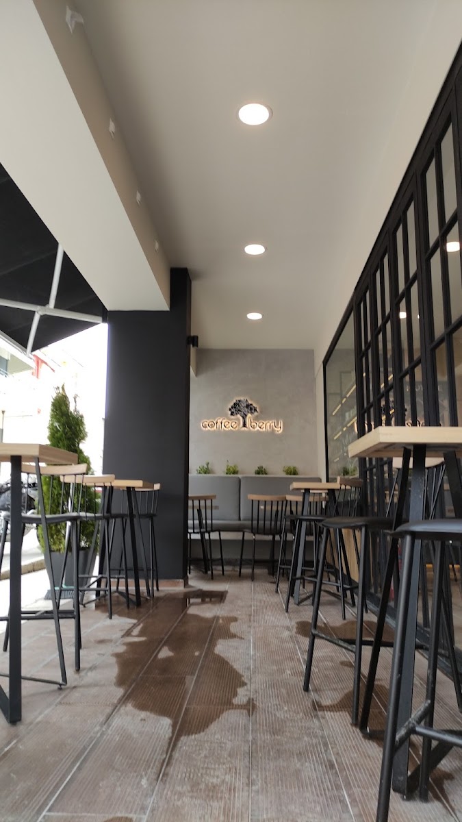 Coffee Berry Drama 02 - 2