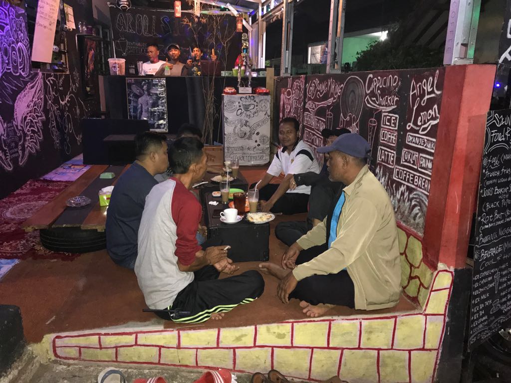 Saung Miring cafe lesehan - 2