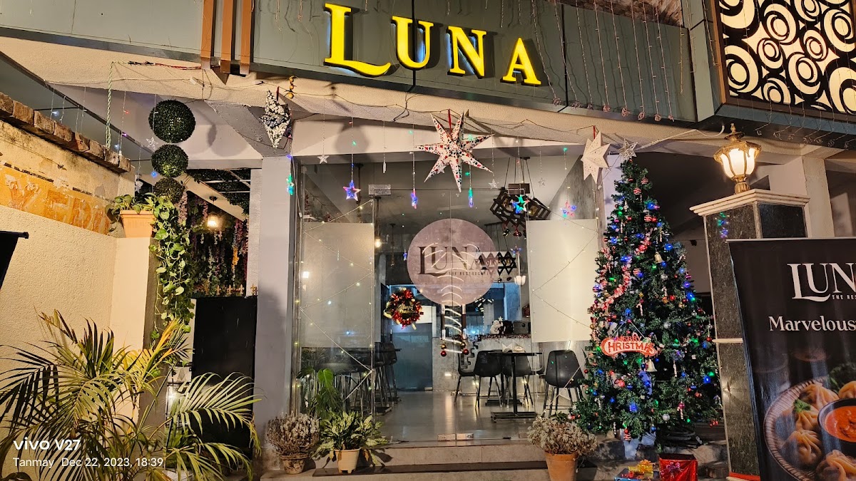 Luna The Restro Cafe