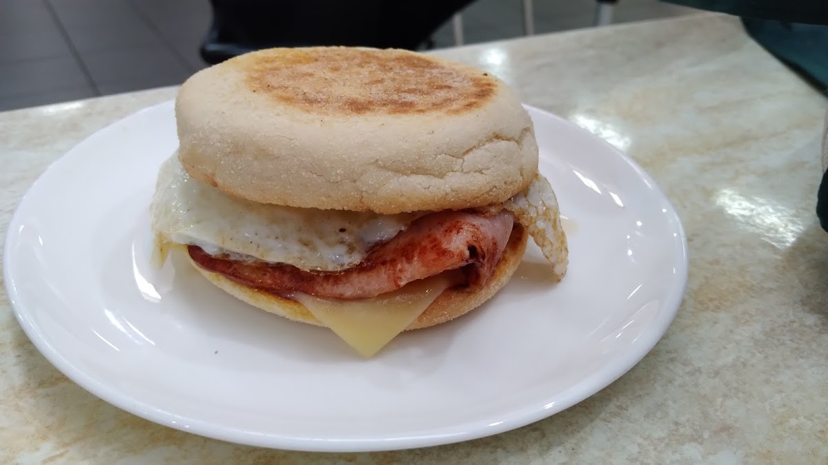 Queenys Snack Bar - 9