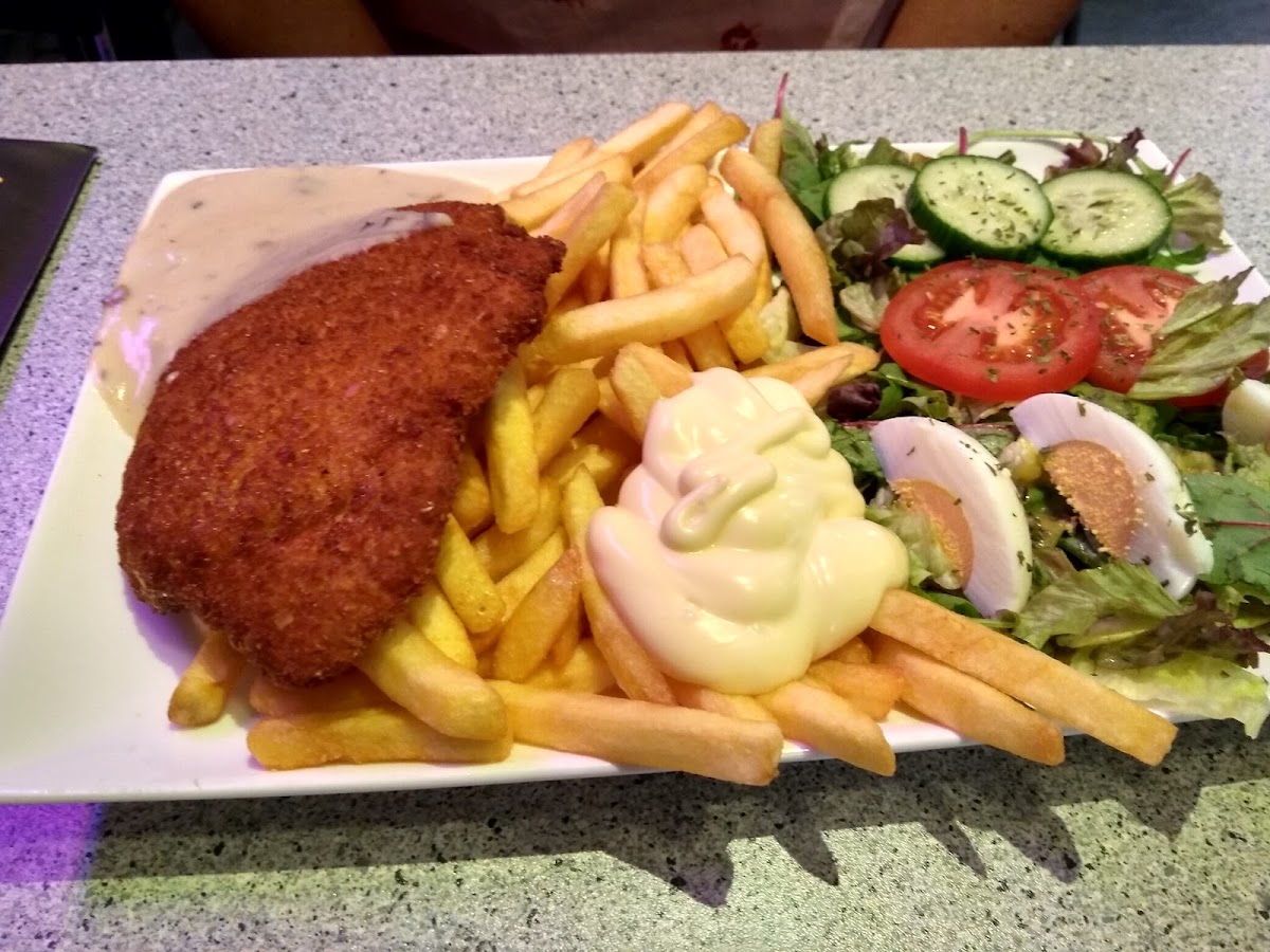 Cafeteria Queen Plaza - 2