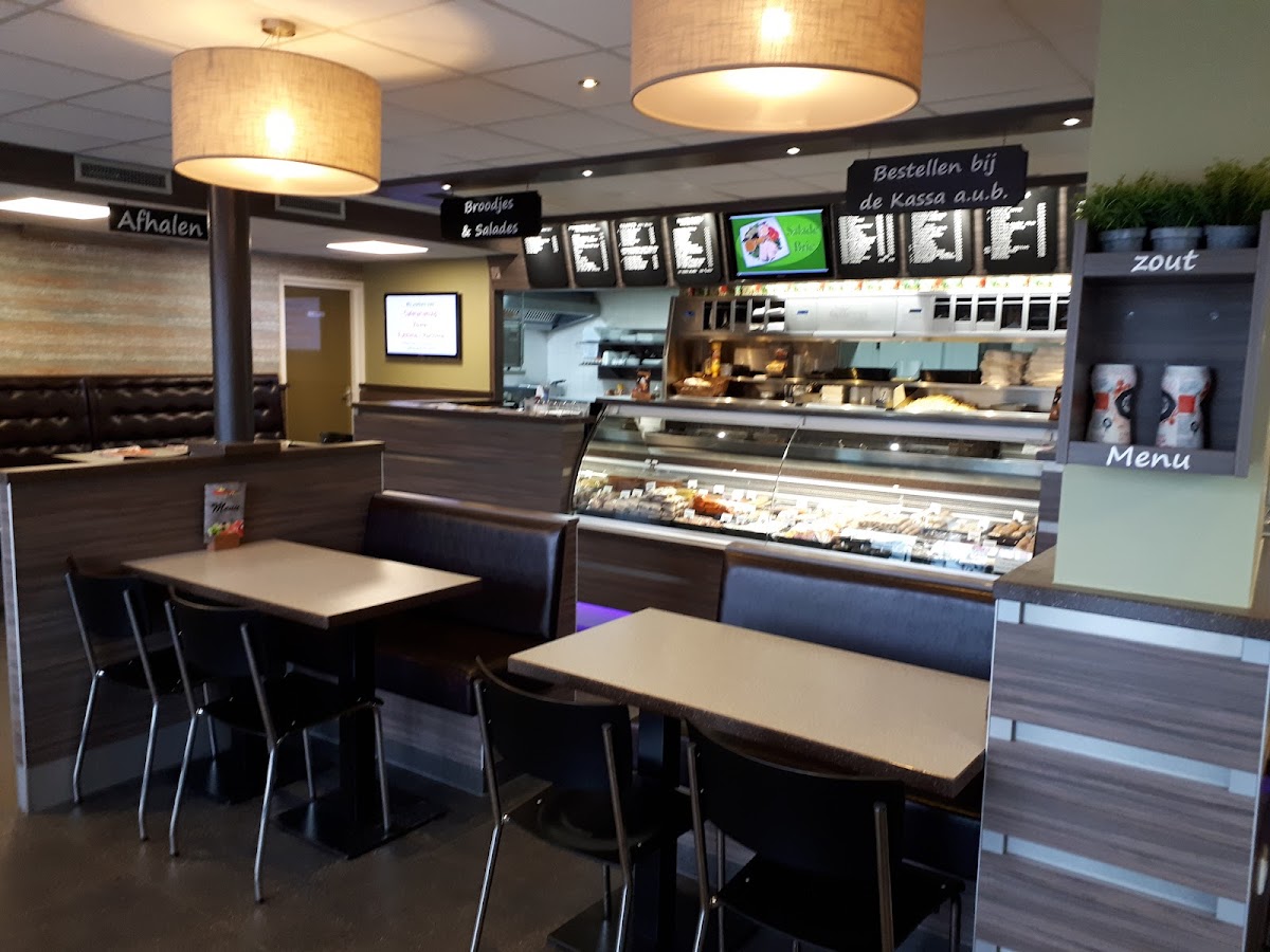 Cafeteria Queen Plaza - 3