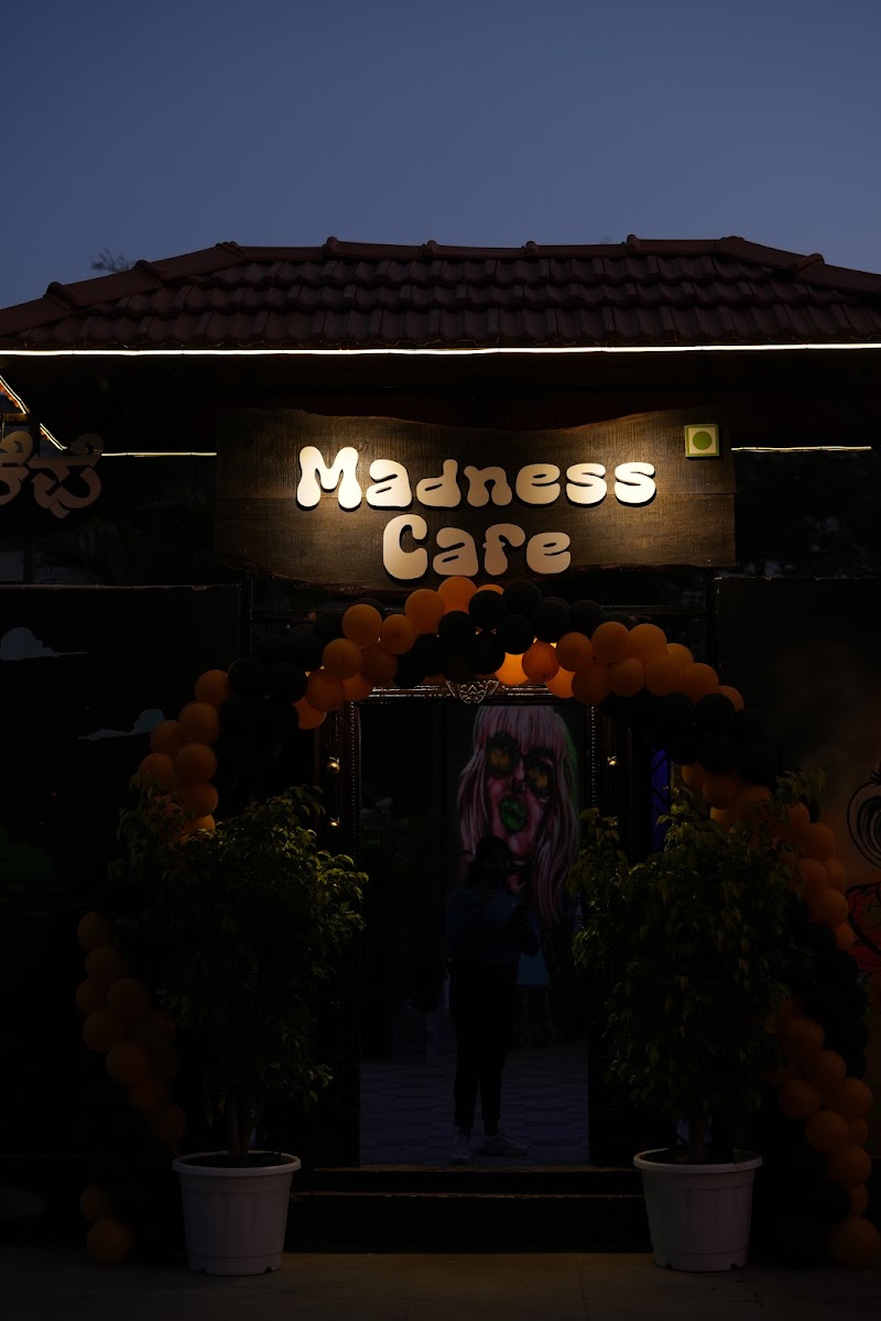 Madness Cafe - Hippy Multicuisine Cafe