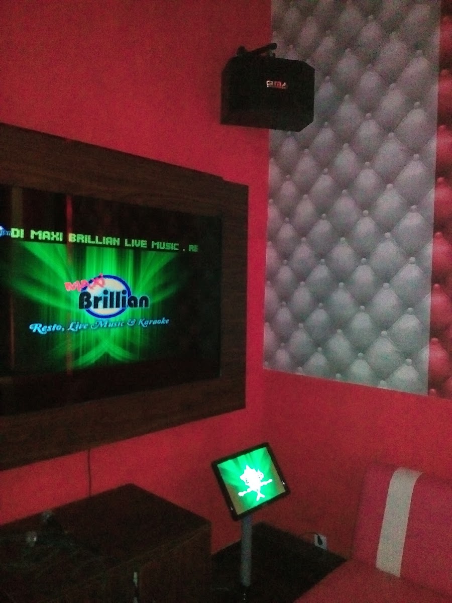 Maxi Brilliant Cafe - 3