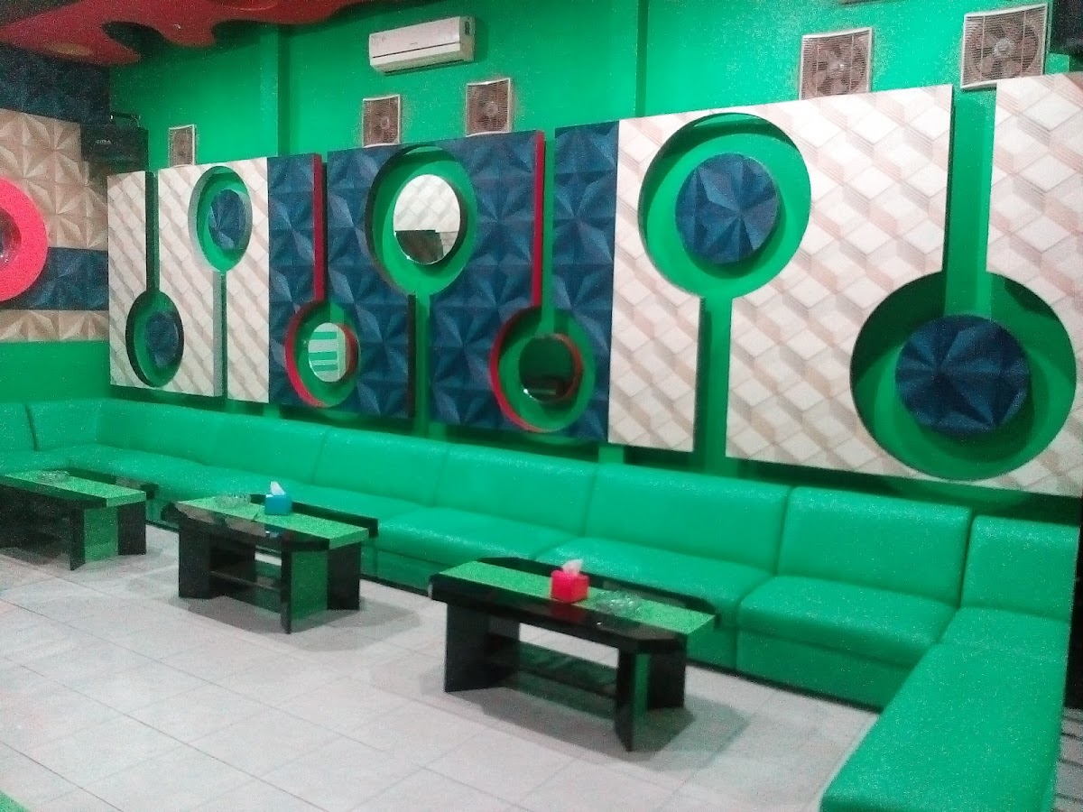 Maxi Brilliant Cafe - 4