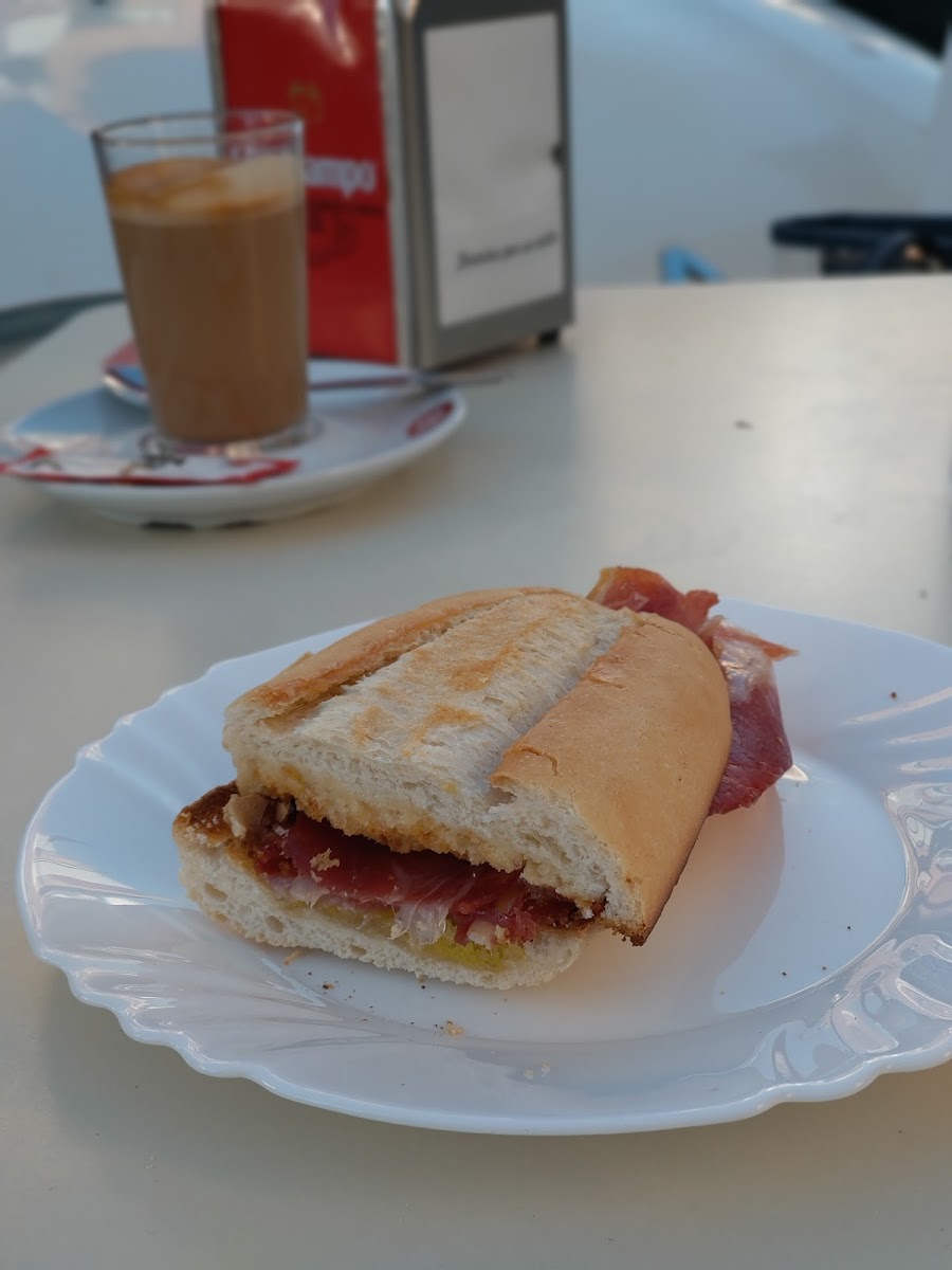 Cafeteria La Reunion Desayunos Y Meriendas - 10