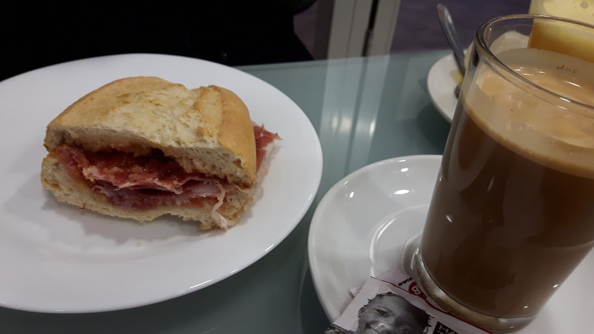 Cafeteria La Reunion Desayunos Y Meriendas - 7