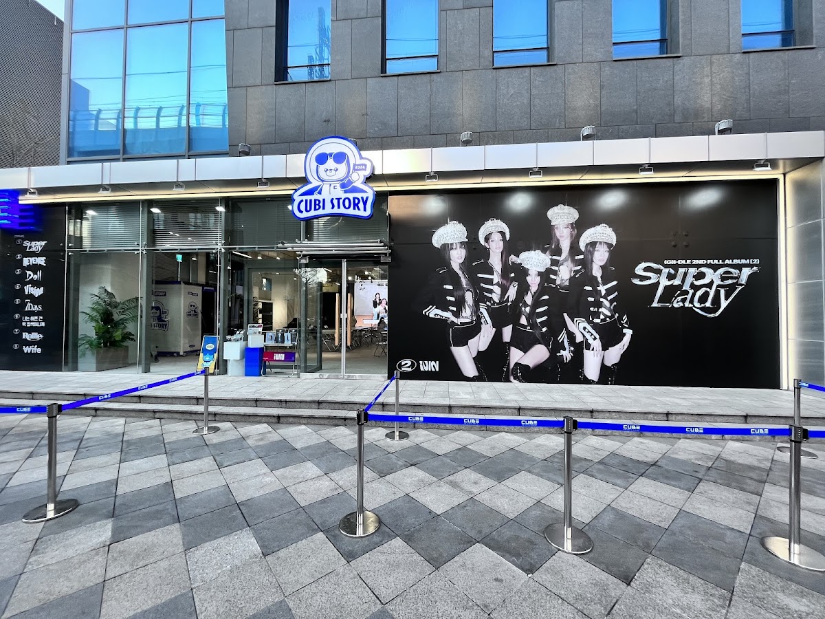 20 Space: The Mint Universe (Cube Cafe)