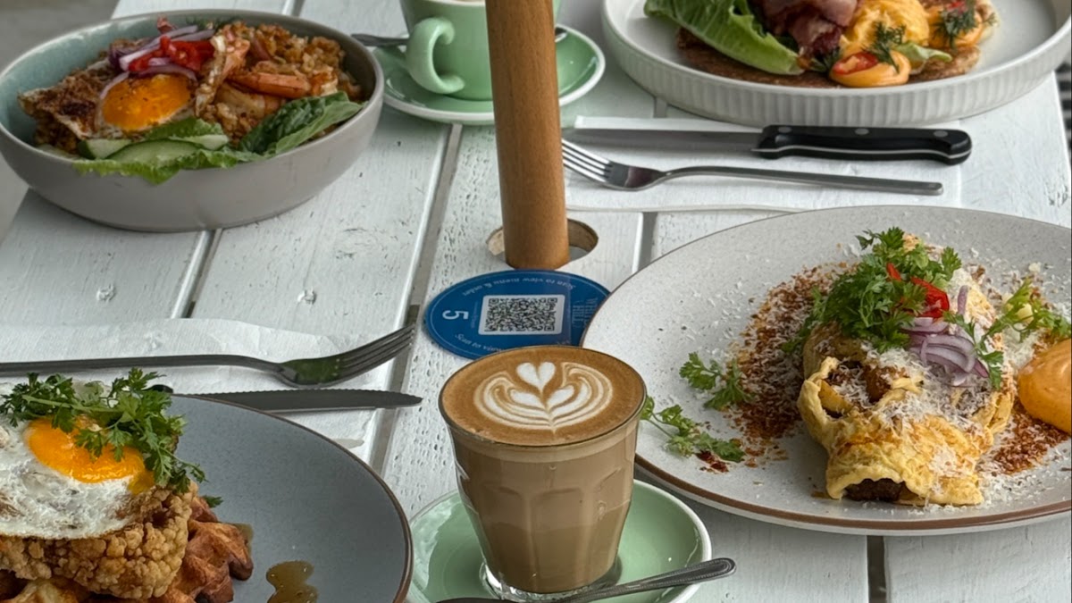 Cafe & Bar on Whites Hill - 4