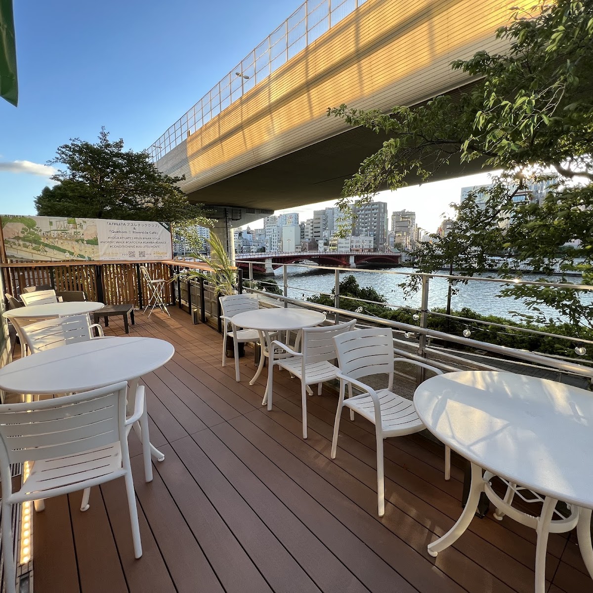 Quebom！ Riverside Café e Bar（キボン！リバーサイドカフェ エ バー）