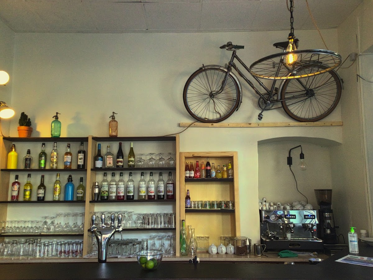 Le Café De La Place Championnet