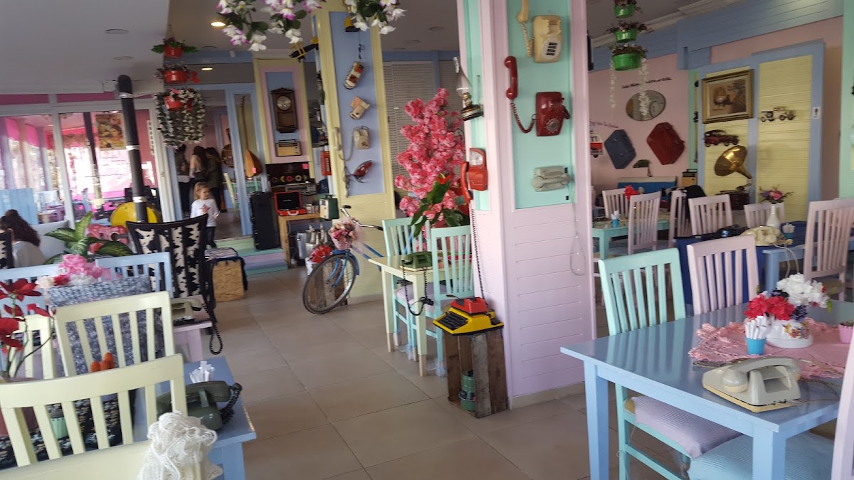 Ah Müzeyyen 70'ler Cafe