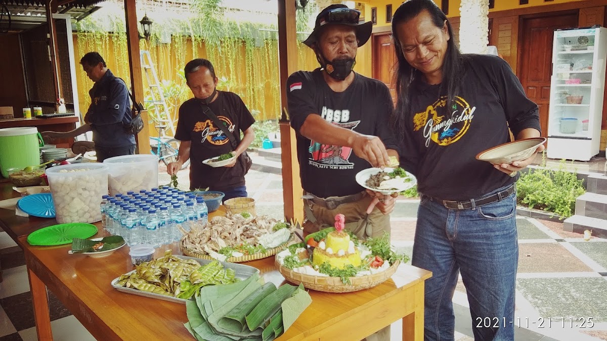 Cafe Trader 303 Wisanggeni - 2