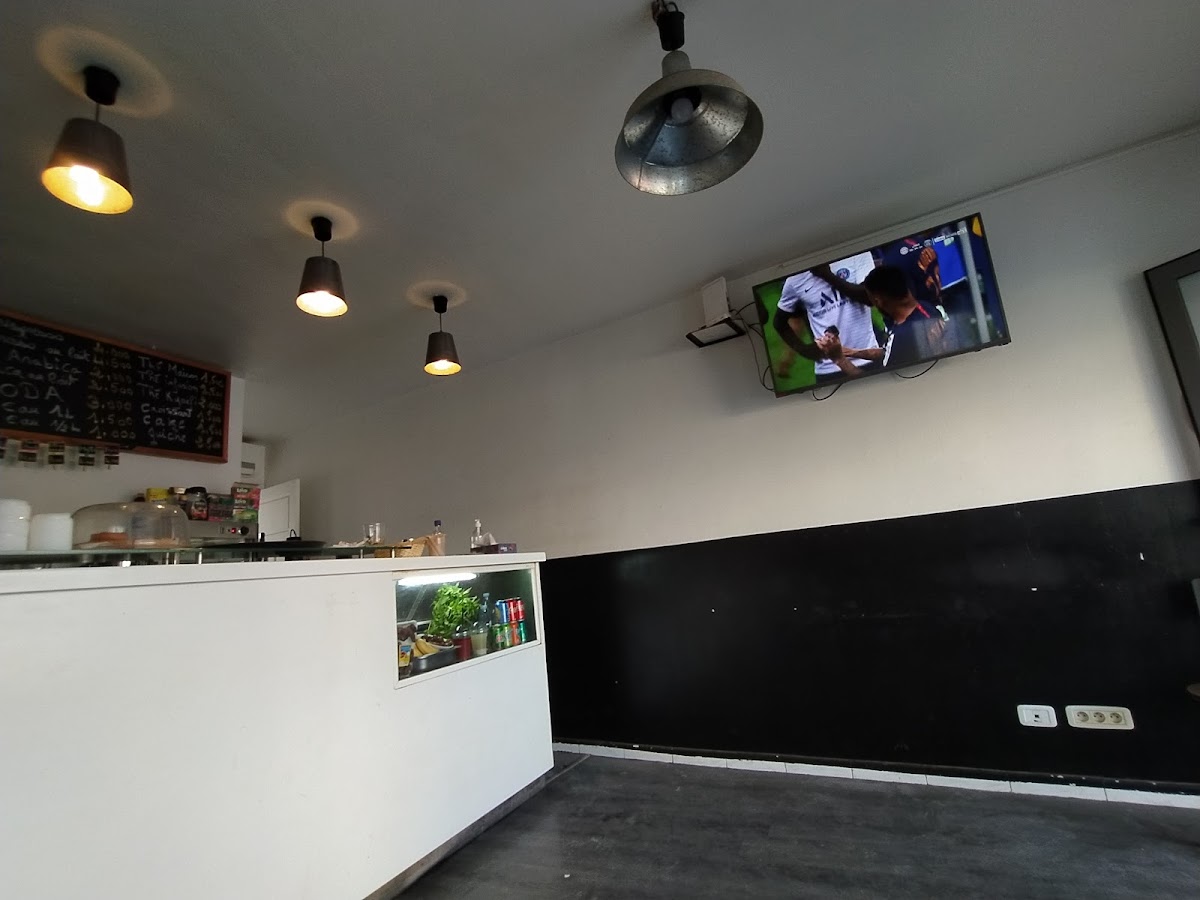 Café Le Distributeur - 3