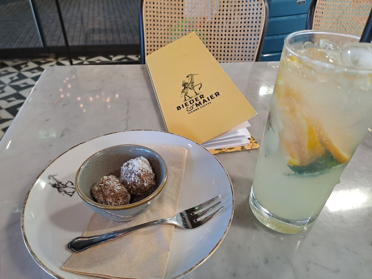 Bieder & Maier Flughafen Wien - 7