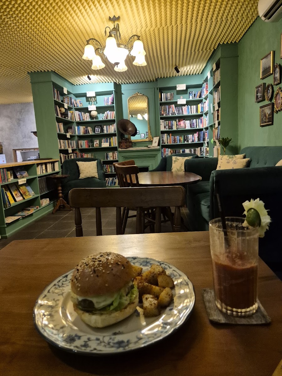 Tales bookcafé - 10