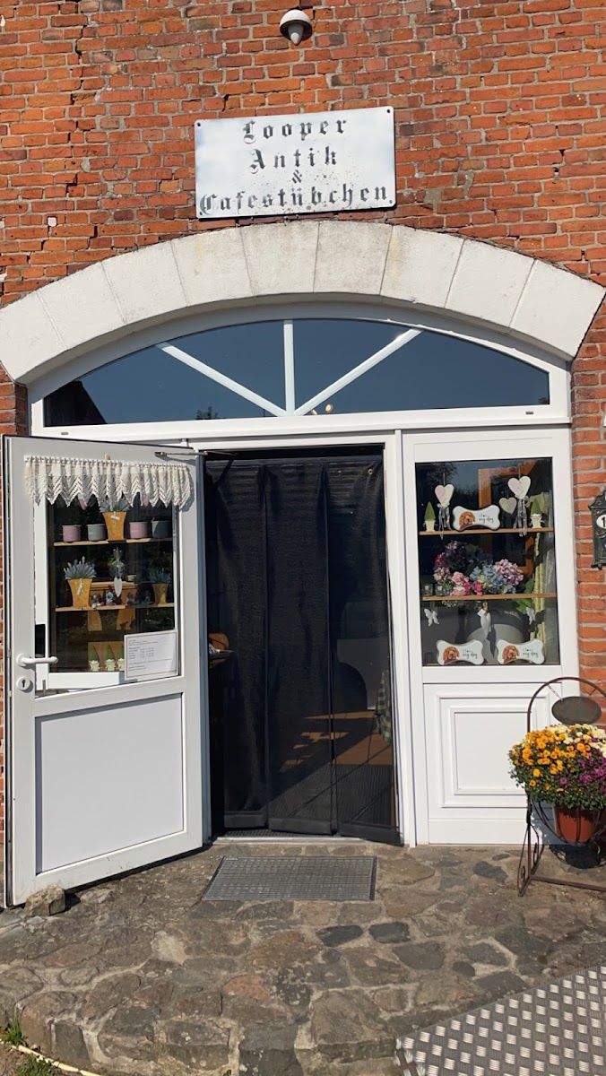 Looper Antique & Cafe