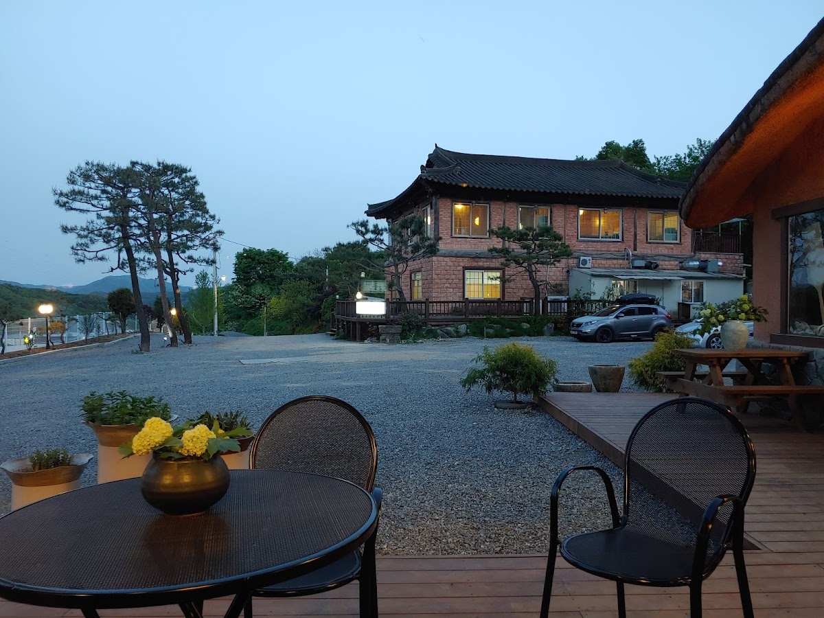 Baguette Yeonguso & Eondeok Cafe