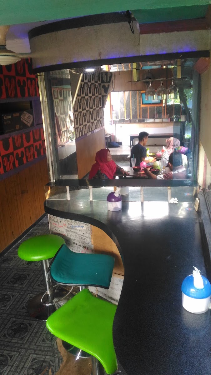 cafe ngetop seblak teteh