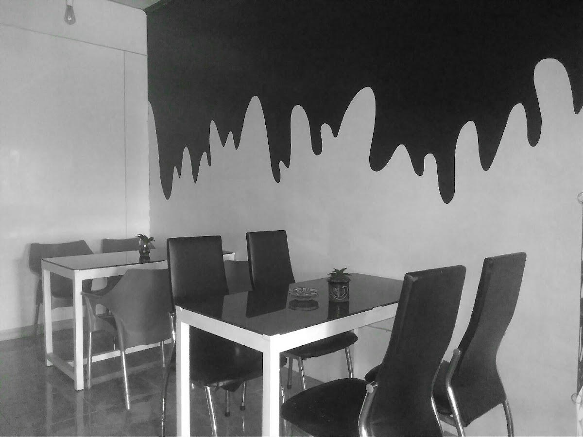 B & W Cafe