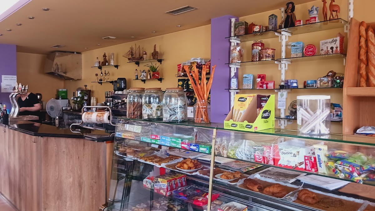 Cafeteria Pasteleria Trebe - 3
