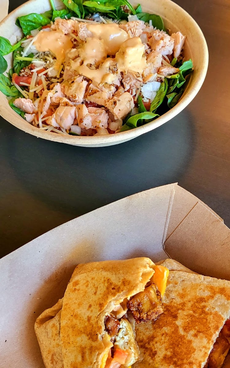 Bee Healthy Cafe (City Place Tower) - 9