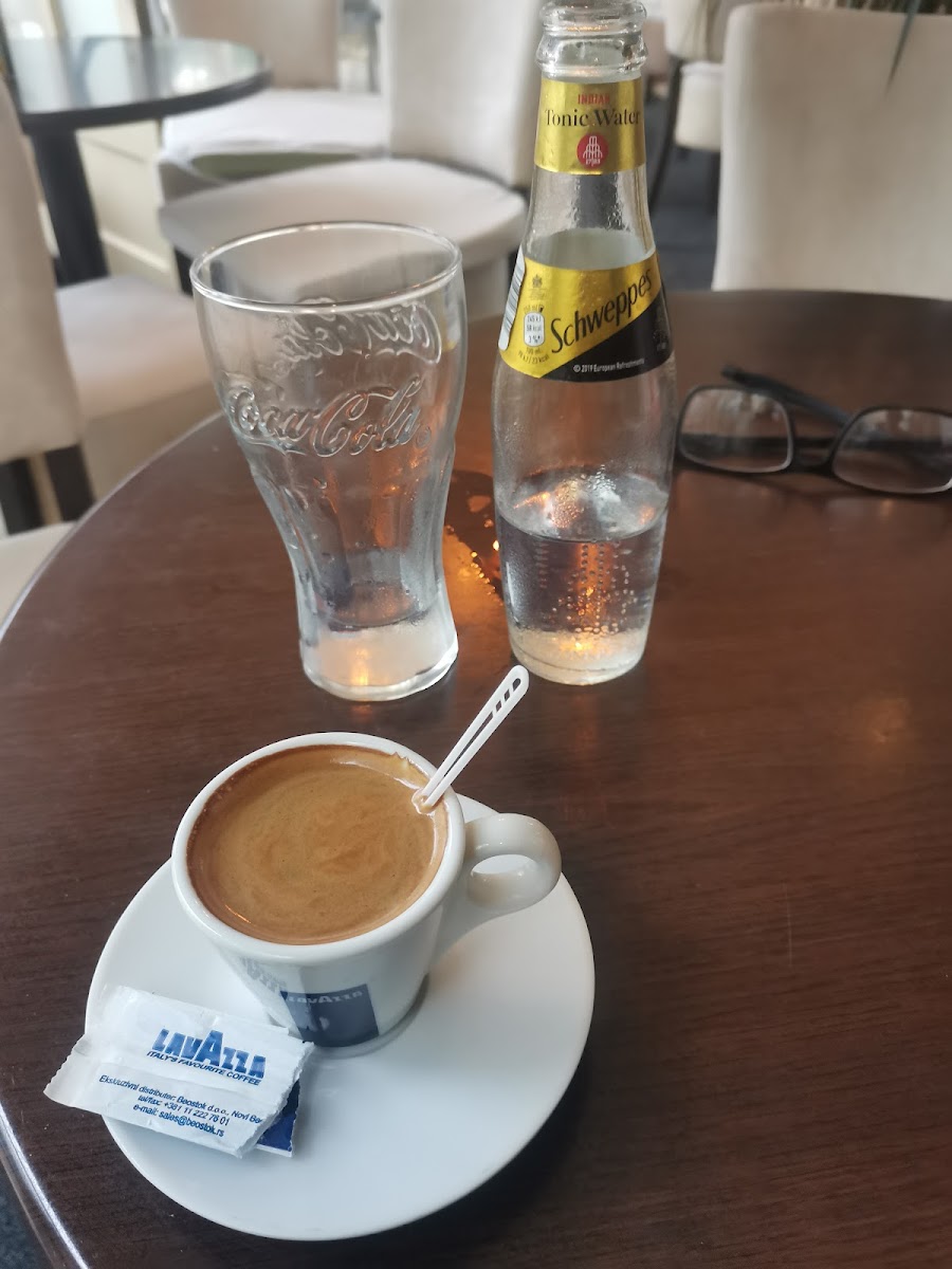 Kafeterija 'Alo Alo' - 7